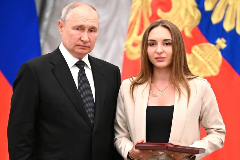 «Звезду Героя» вручили вдове Романа Воробьева. Фото: kremlin.ru
