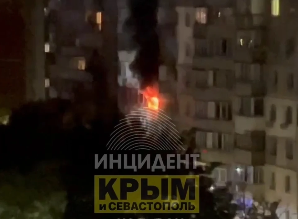 Пламя вырывалось из окна. Фото: «Инцидент Крым и Севастополь» (Telegram)