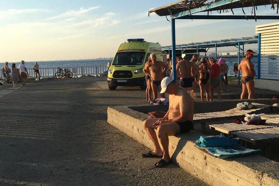 На городском пляже Анапы мужчина умер после катания на банане. Фото: t.me/MoreOz