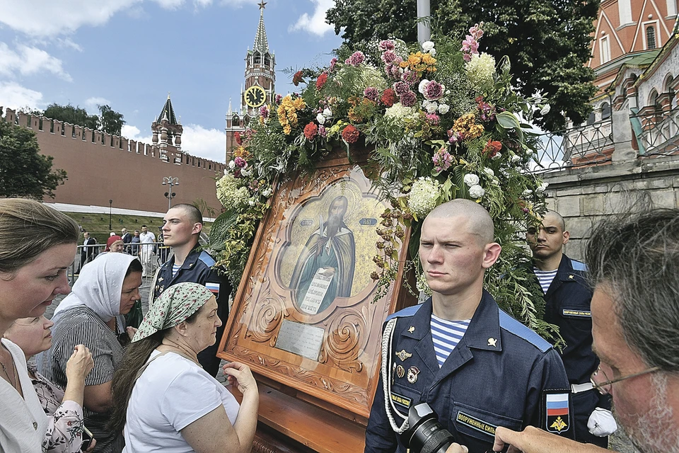 Главная икона ВДВ - пророка Божия Илии, сурового преследователя зла на небесной огненной колеснице, распорядителя грома и молний.