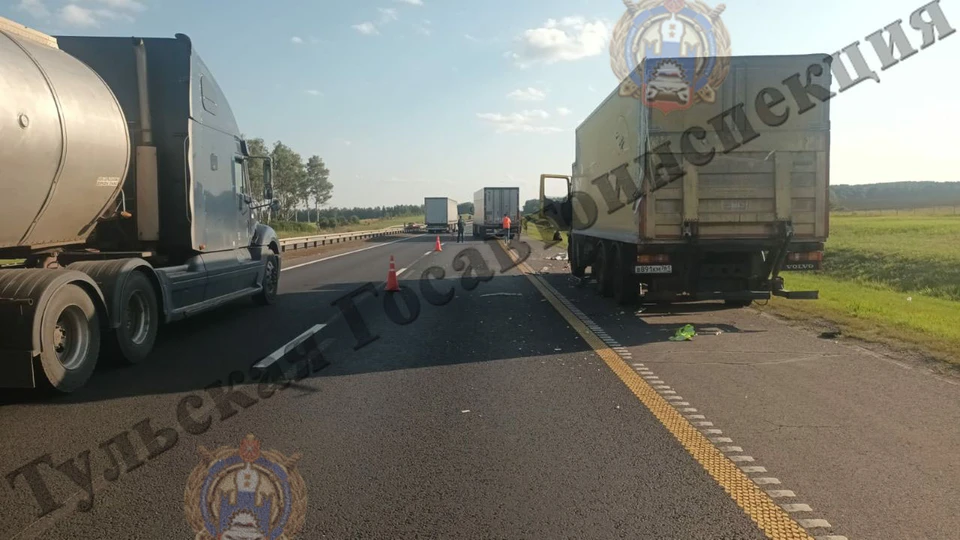 В ДТП с «КамАЗом» в Богородицком работе погиб водитель грузового автомобиля Mercedes