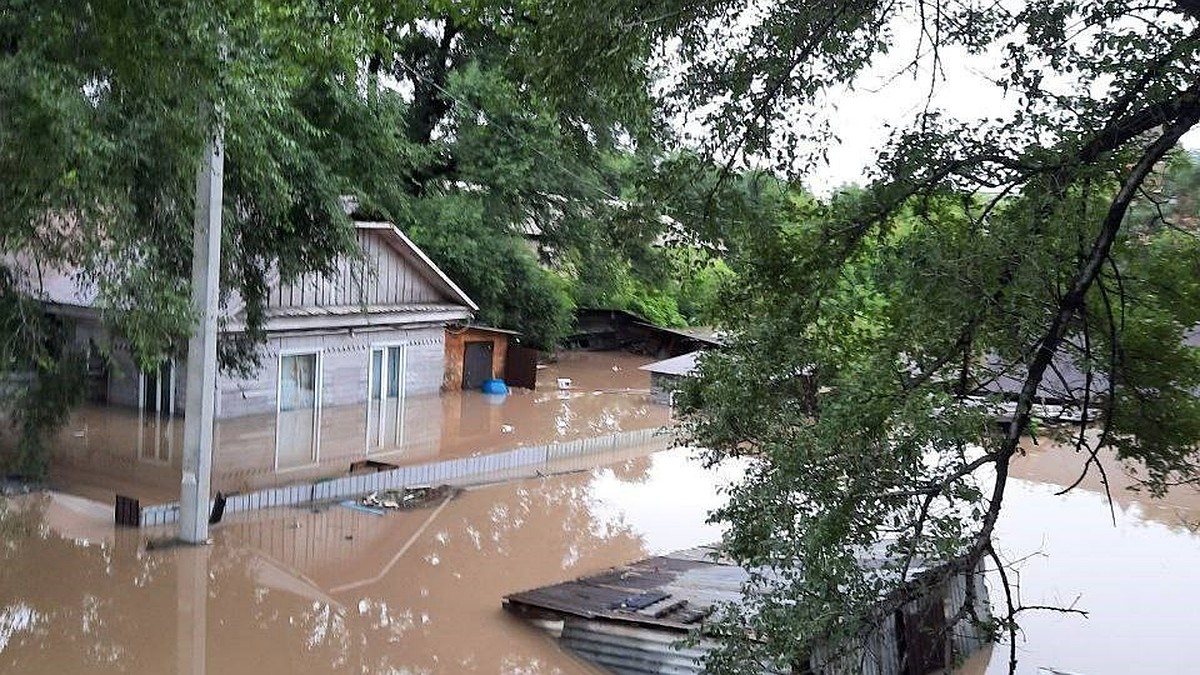 Более одной тысячи жителей Уссурийска эвакуировали из затопленного города -  KP.RU