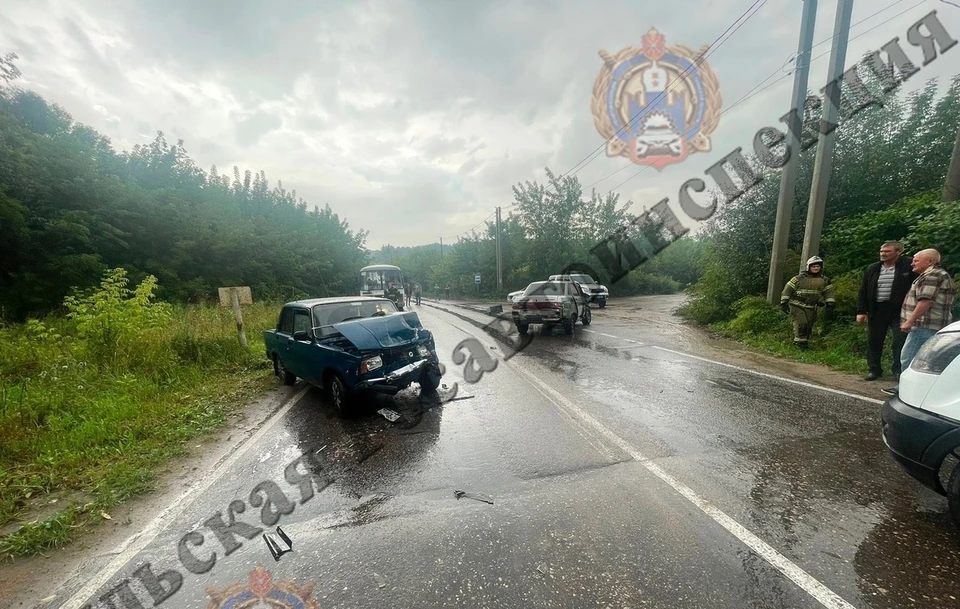 В Алексине на улице Парковой столкнулись автомобили «ВАЗ» и Lada