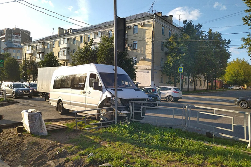 Из-за ДТП на набережной в Твери собирается пробка