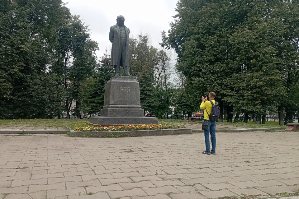 Сквер Крылова находится в старом центре Твери, за Тьмакой.