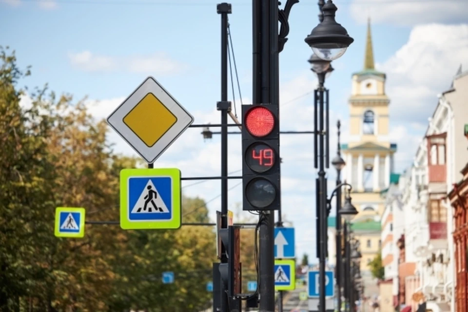 Ремонтные работы ведутся на пересечении улицы Дюмина и Пролетарского проспекта