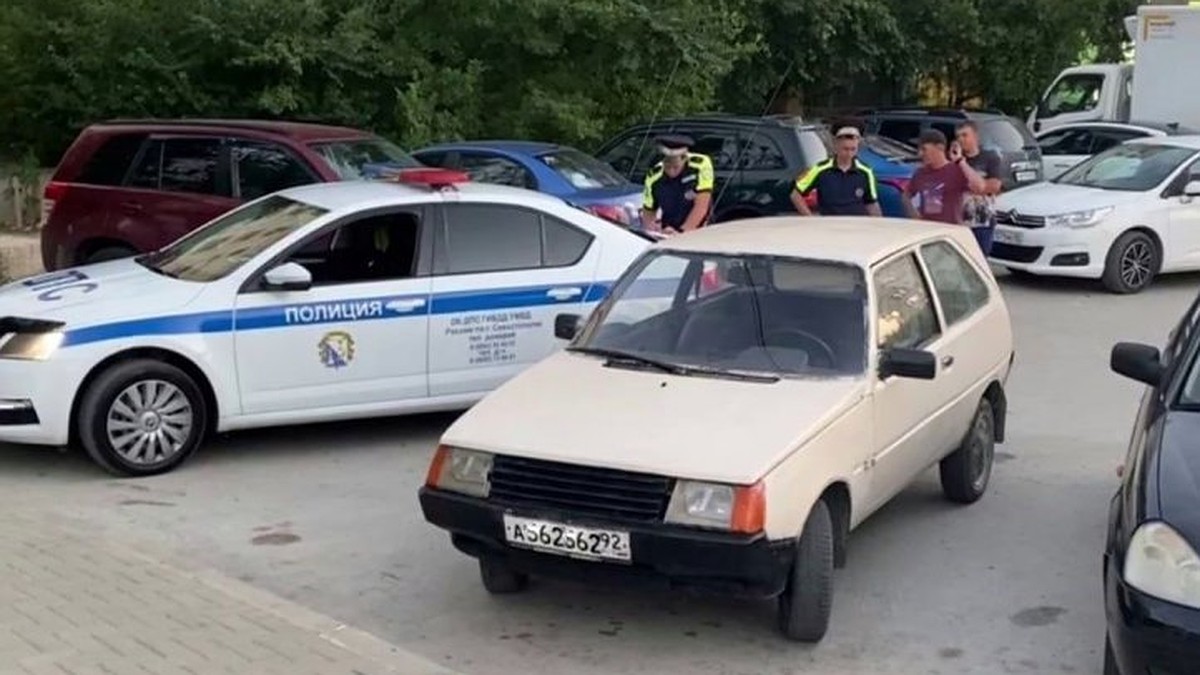 По двору гонял - в полицию попал: в Севастополе подросток «одолжил» машину  у отца, чтобы прокатиться с друзьями - KP.RU