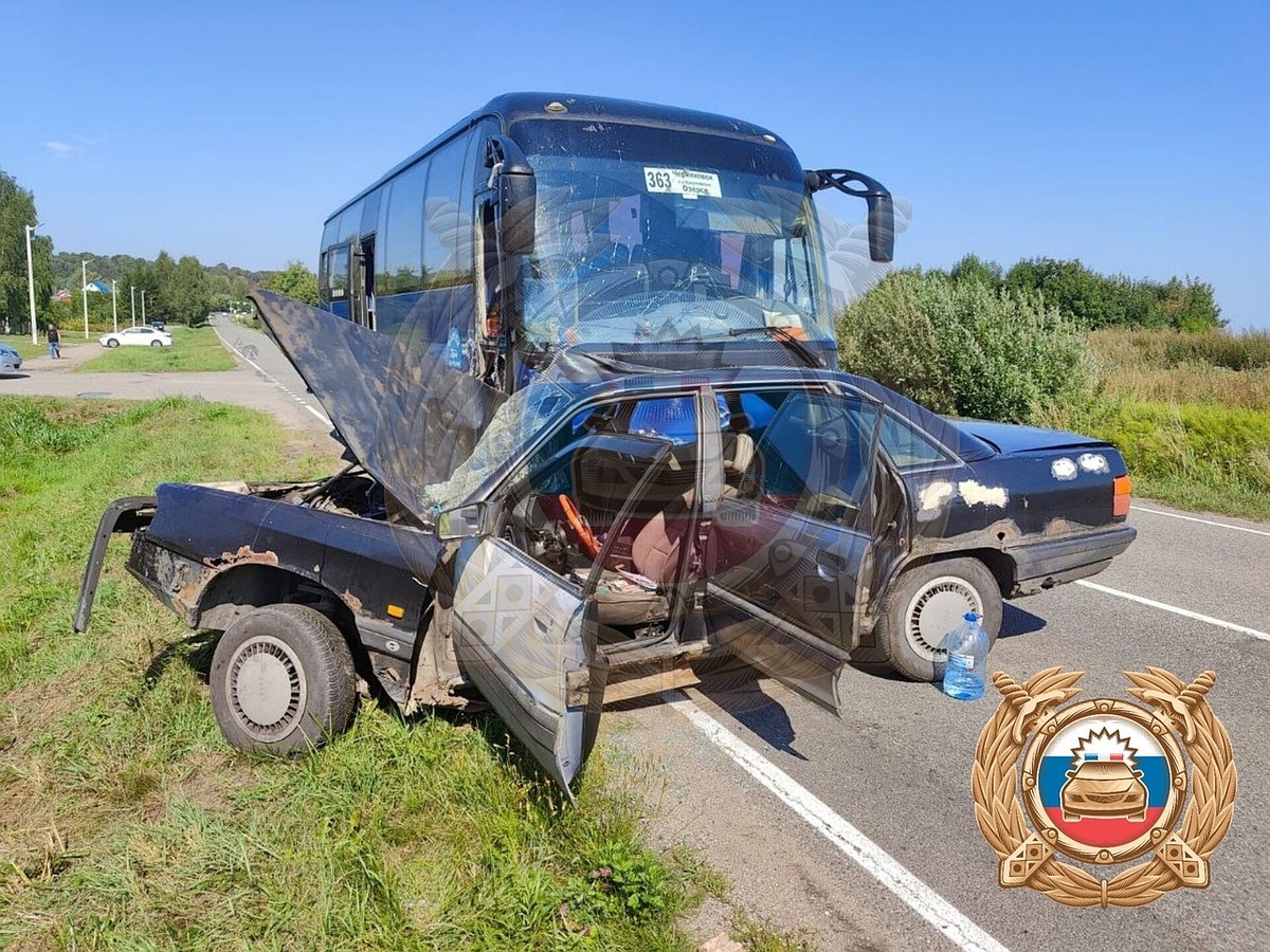 В Озерском районе в ДТП попал рейсовый автобус с пассажирами - KP.RU