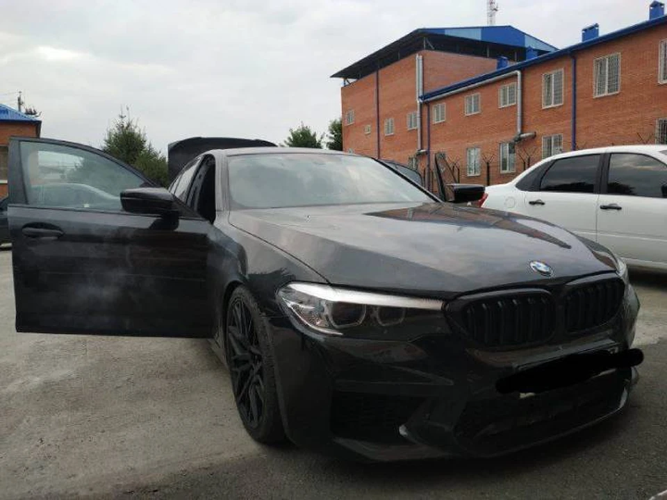 У любителя экстремального вождения изъяли двадцать гильз и два автомата. Фото: пресс-служба МВД по РИ