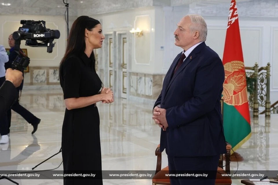 Александр Лукашенко во время интервью украинской журналистке Диане Панченко. Фото: president.gov.by