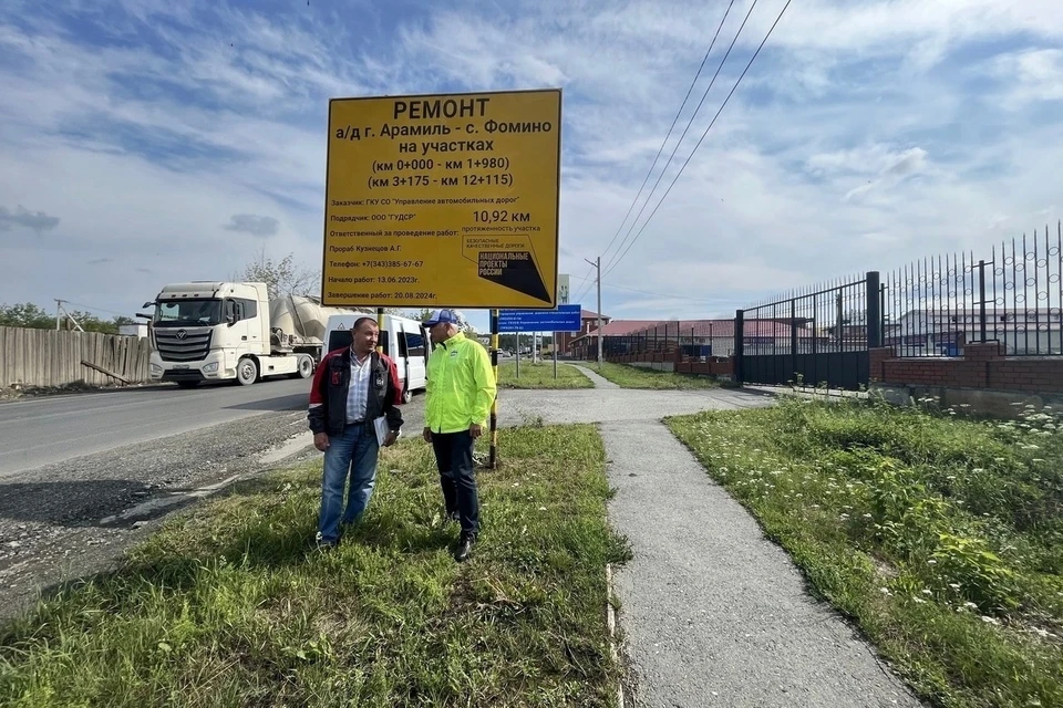 На седьмом километре дорога переходит в главную улицу поселка Бобровский. Фото: Департамент информационной политики Свердловской области