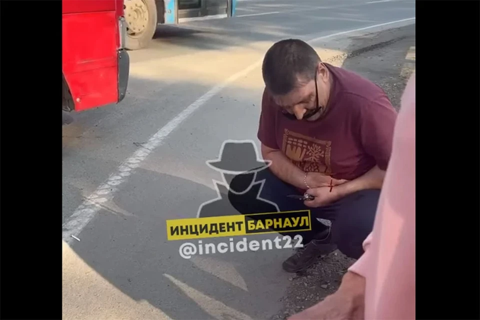Раненный водитель. Скриншот видео со страницы vk.com/incident22