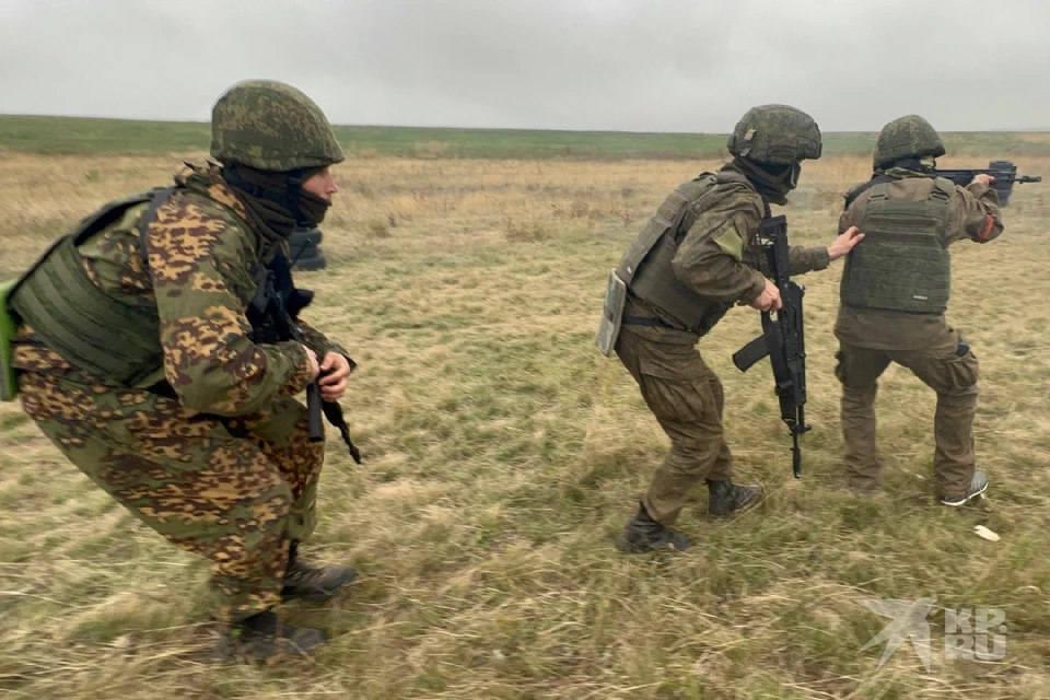 Иностранных военнослужащих готовят к участию в СВО на полигоне под Рязанью.