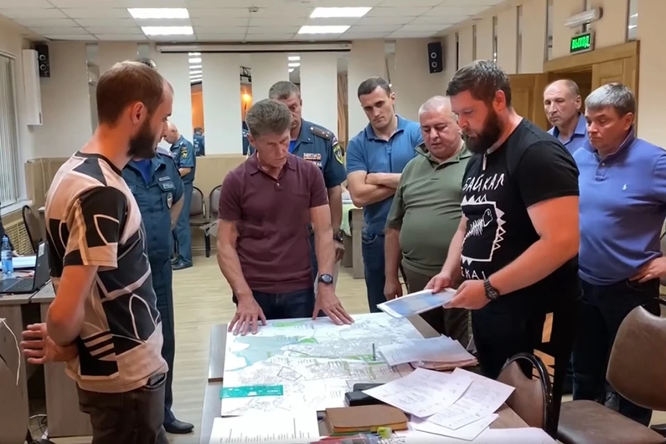 Губернатор проверил работу специалистов.