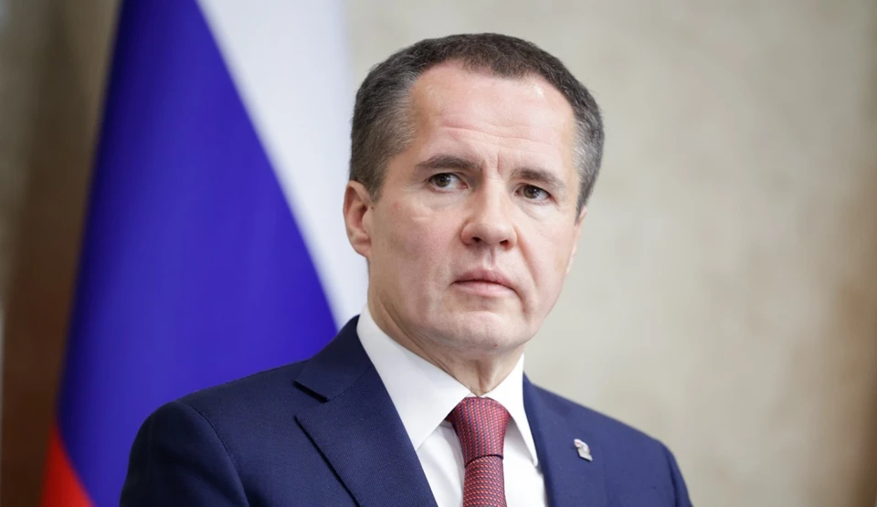 Гладков: "Пусть триколор всегда развевается в мирном небе свободной, независимой, сильной и процветающей России!"