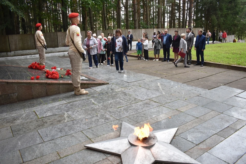 Церемония возложения цветов в Зубцовском округе. Фото: VK/Зубцовский муниципальный округ