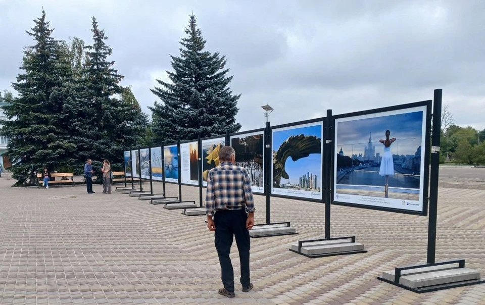 В Новоайдаре организовали выставку под открытым небом. Фото - телеграм-канал правительства ЛНР