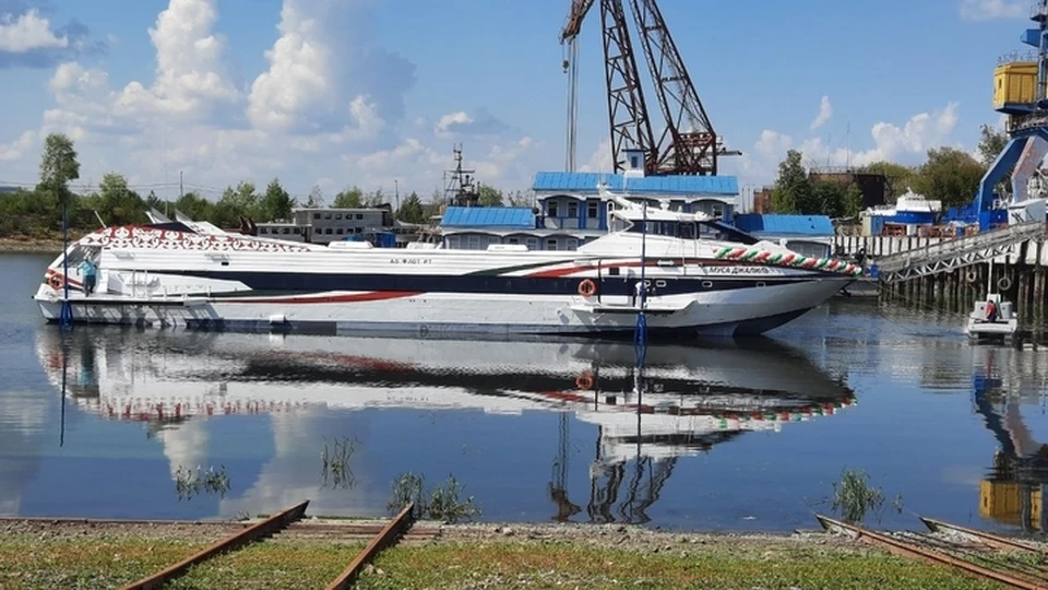Первым пассажиром нового судна стал председатель Госкомитета Татарстана по туризму Сергей Иванов. Фото: Миндортранс Татарстана