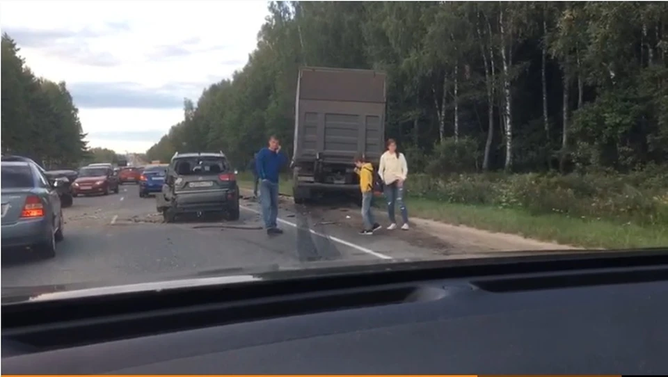 Фото: под Костромой столкнулись четыре автомобиля, несколько человек госпитализированы.