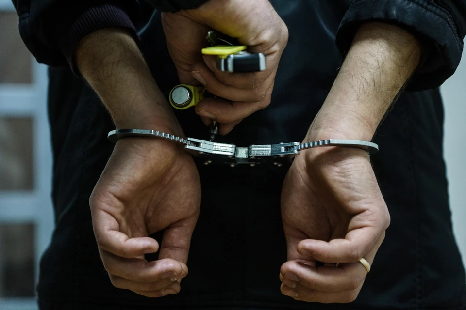 По горячим следам сотрудники уголовного розыска оперативно задержали подозреваемого.