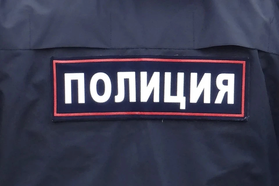 В полицию обратилась женщина, у которой украли золотую цепочку.