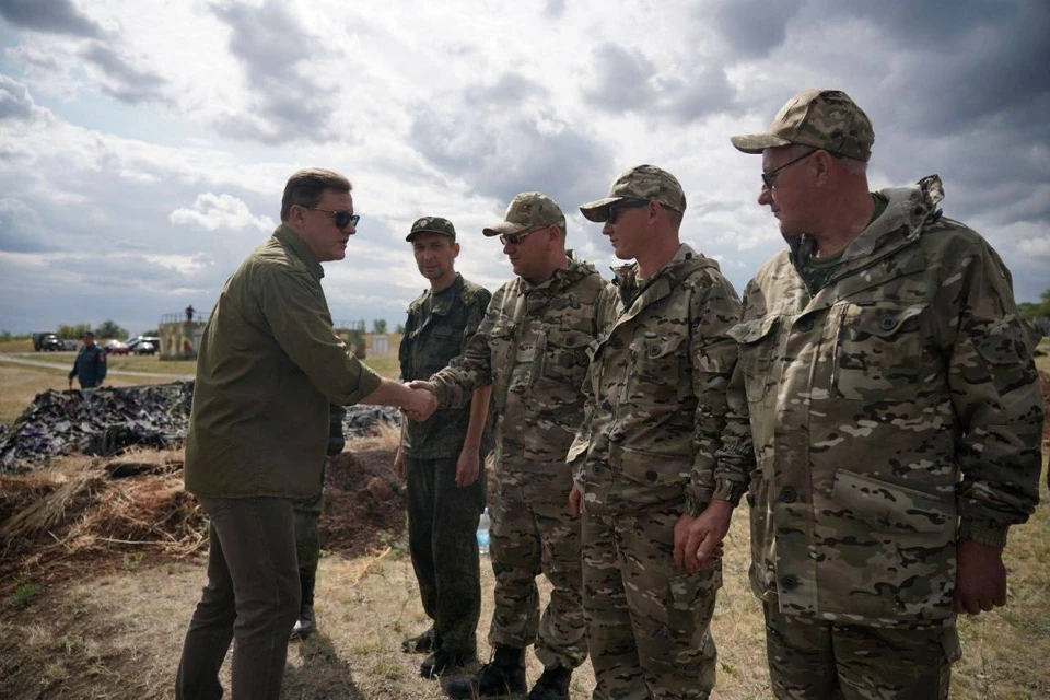 Глава региона поблагодарил казаков за отвагу, мужество и готовность защищать Родину. Фото: Дмитрий Бурлаков