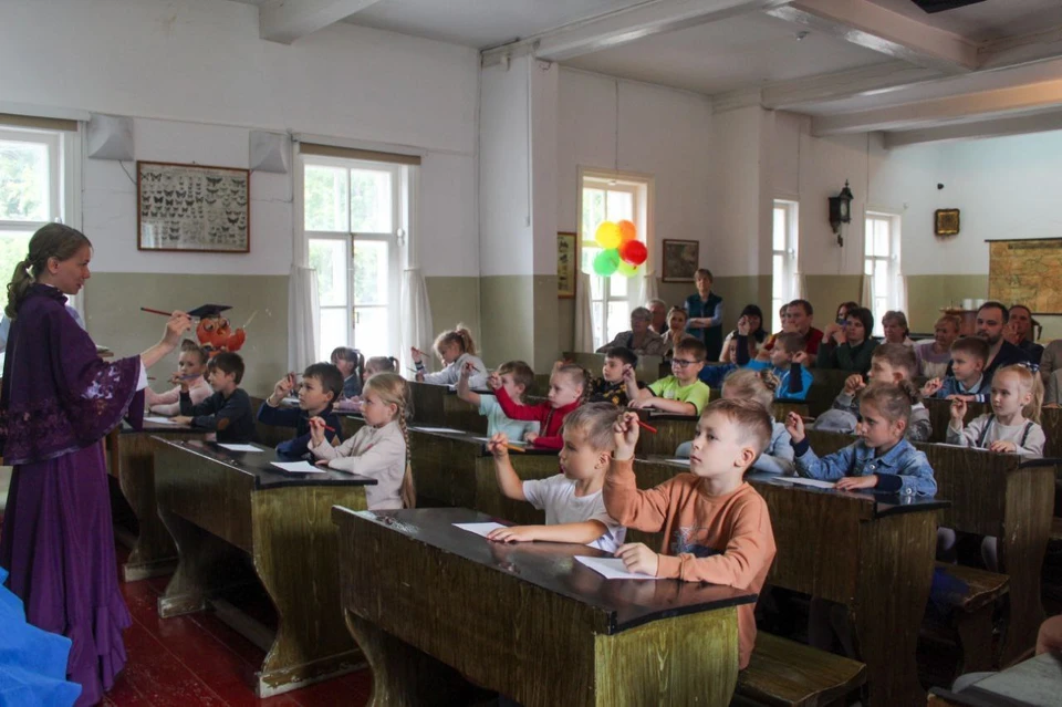 Для детей работников ульяновского автозавода устроили «День первоклассника» | ФОТО: телеграм-канал УАЗ Сегодня