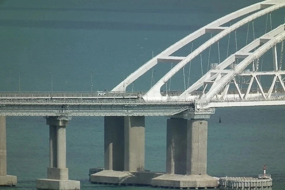 В очереди перед Крымским мостом со стороны Керчи стоят 72 авто