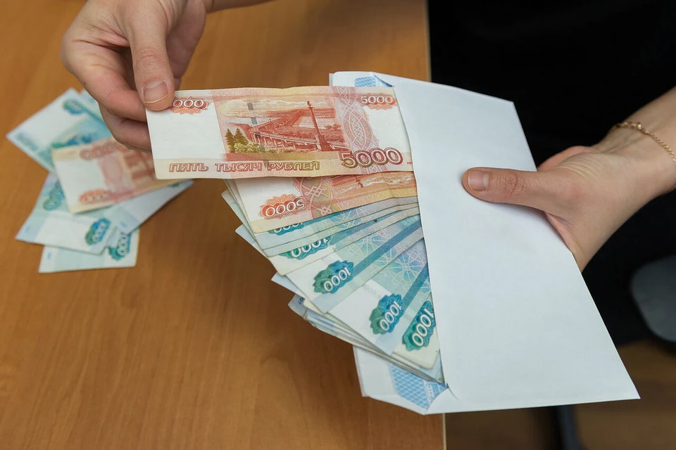 В Смольном объяснили среднюю зарплату в 92 тысячи рублей приходом «крупнейшего налогоплательщика».