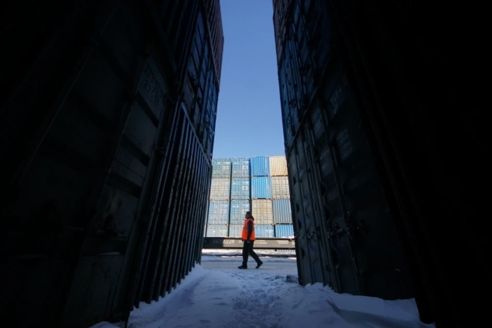 В Екатеринбурге насмерть разбился монтажник, сорвавшись со здания ...