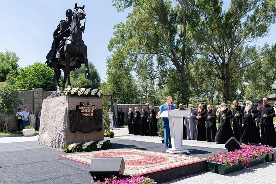 Конная скульптура Александра Невского в июле 2023-о появилась в Алма-Ате. Фото: архив "КП"