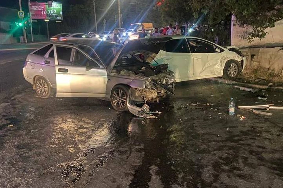 В Ростове столкнулись "двенадцатая" и "Киа". Фото: региональная ГИБДД