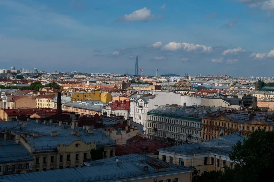 На организатора незаконных прогулок по крышам зданий Петербурга завели уголовное дело.