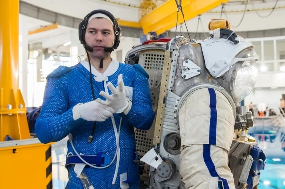 Проведенное время в космосе повлияло на рост Дмитрия Петелина. Фото: Центр подготовки космонавтов