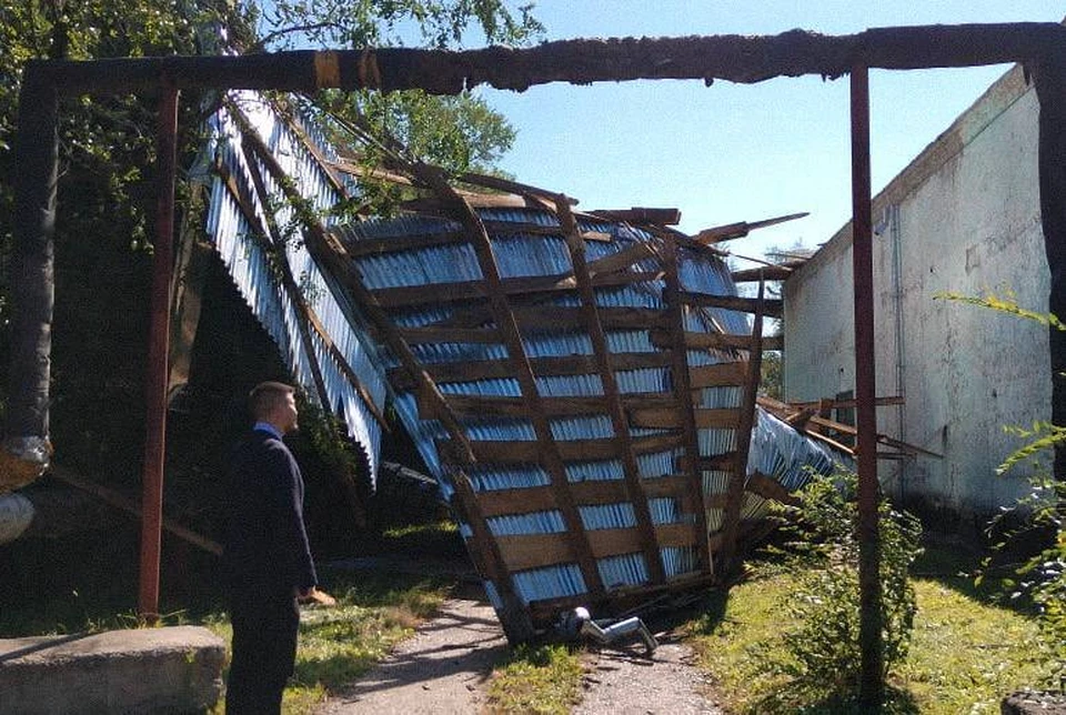 В селе Марково сорвало крышку дома культуры. Фото: Телеграм-канал saltykovadm