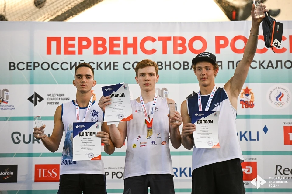 Владимир Кирюшкин на пьедестале (крайний слева).