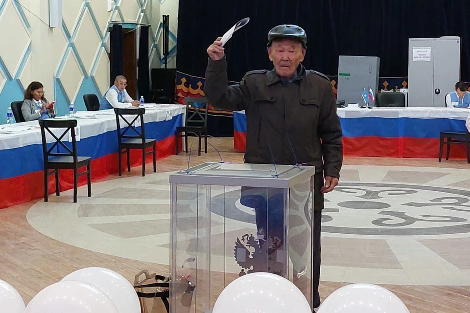 94-летний житель Оленекского района Николай Иванович Николаев. Фото: Центризбирком Якутии