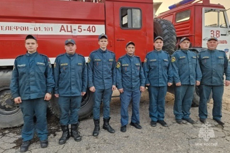 В Лихославле спасатели эвакуировали 10 человек из горящего дома Фото: ГУ МЧС России по Тверской области