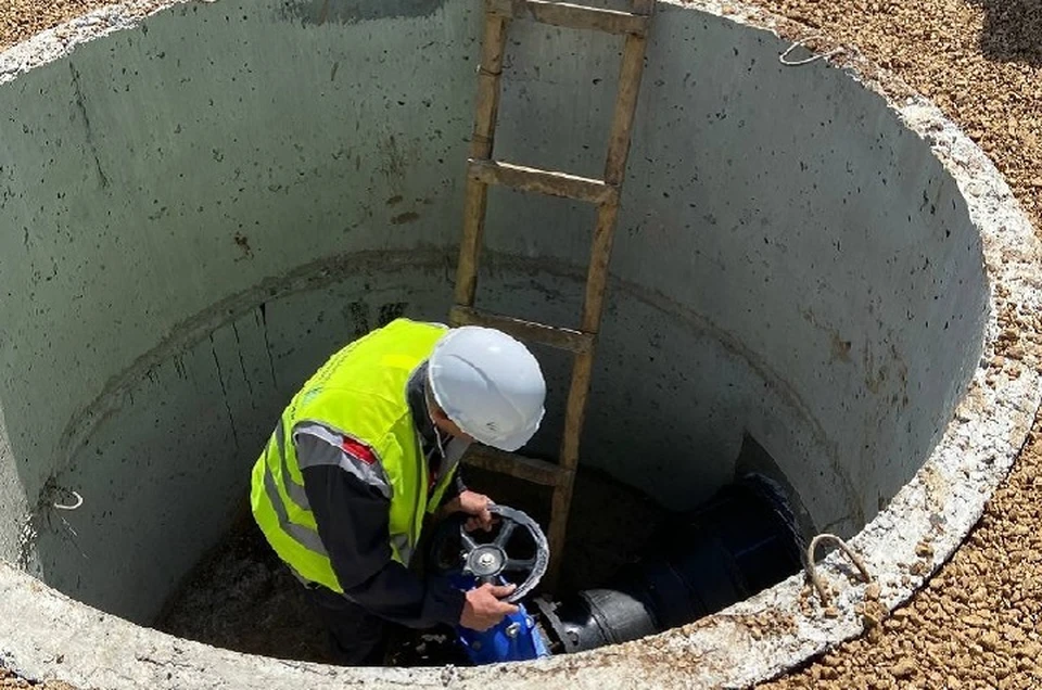Жители могут сообщить о некачественном выполнении коммунальщиками ремонтных работ на сетях водо- и теплоснабжения, их бездействии и тому подобное. Фото: Минстрой ДНР