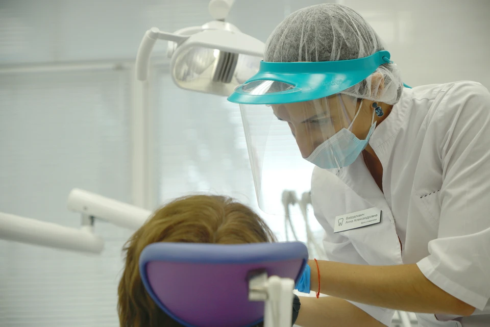Стоматологам – терапевтам работодатели готовы платить от 160 000 рублей в месяц.