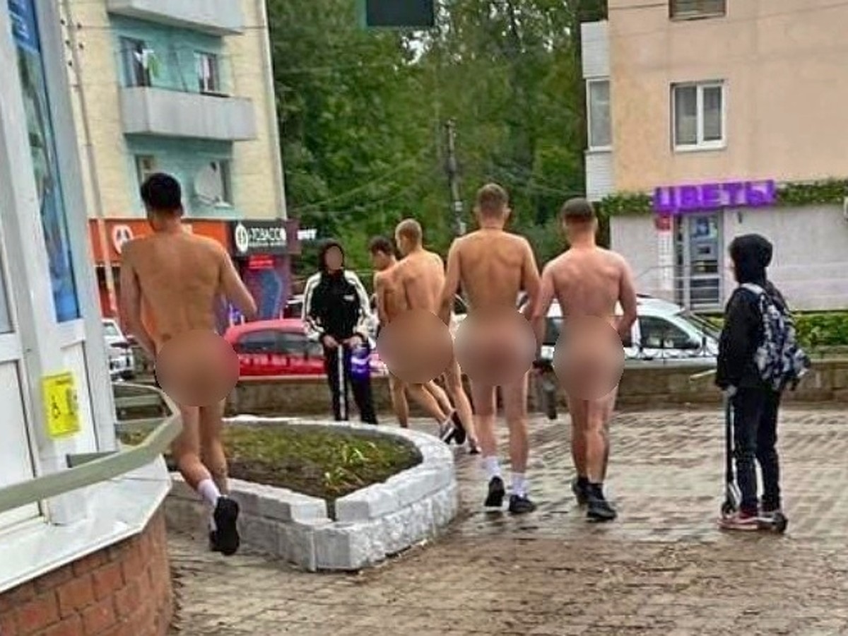 голые туристы 
