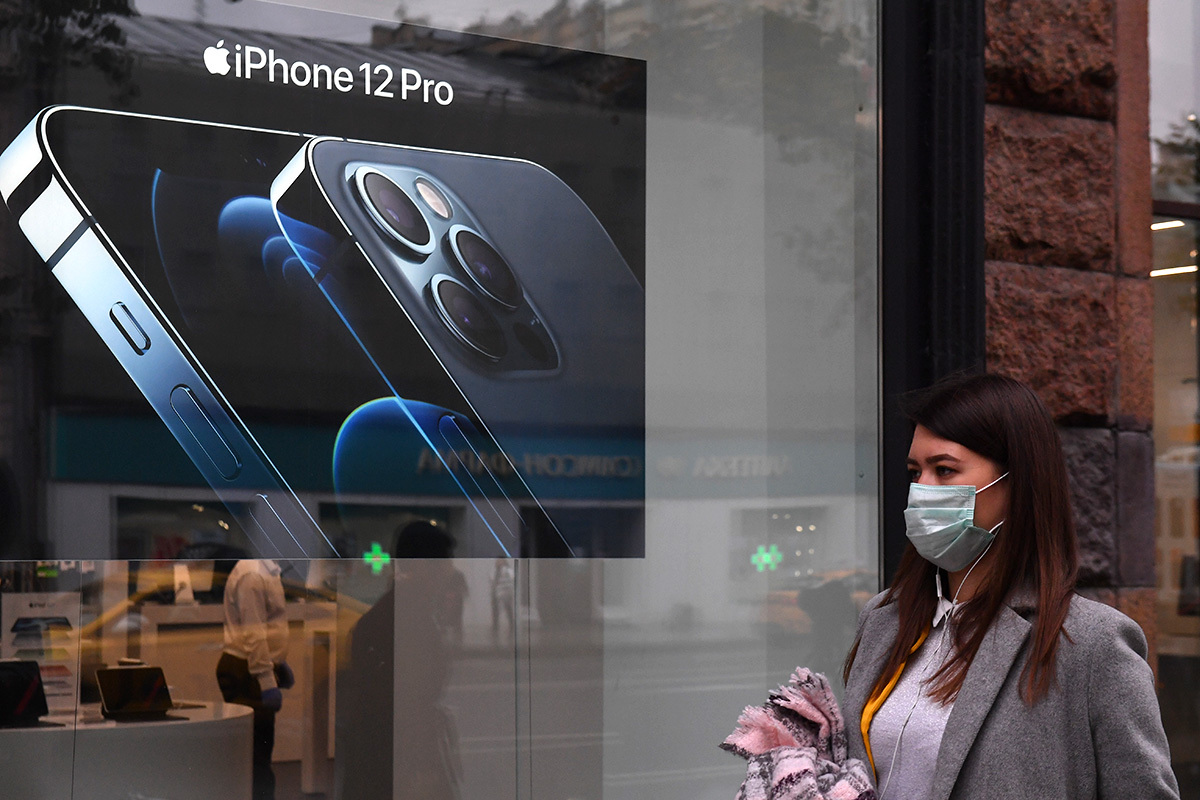 В iPhone 12 превышен предел опасного излучения - оно составило 5,74 Вт/кг при допустимой норме в 4 Вт/кг.