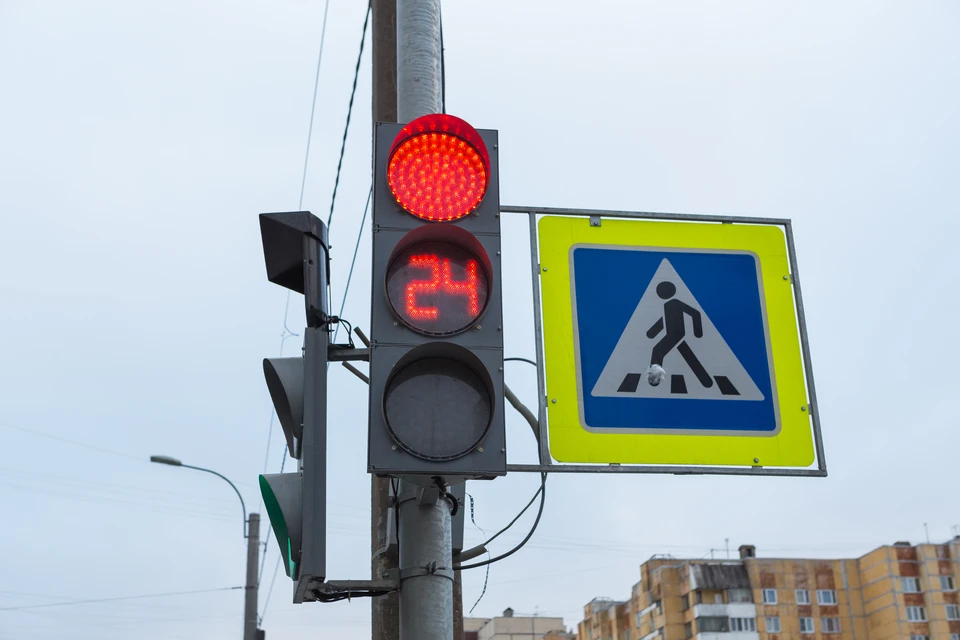 Новые светофоры установили в Петербурге.