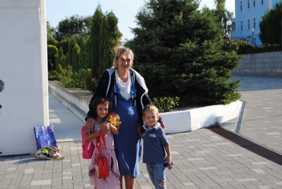 Елена Александровна заботится о внуках с самого их рождения