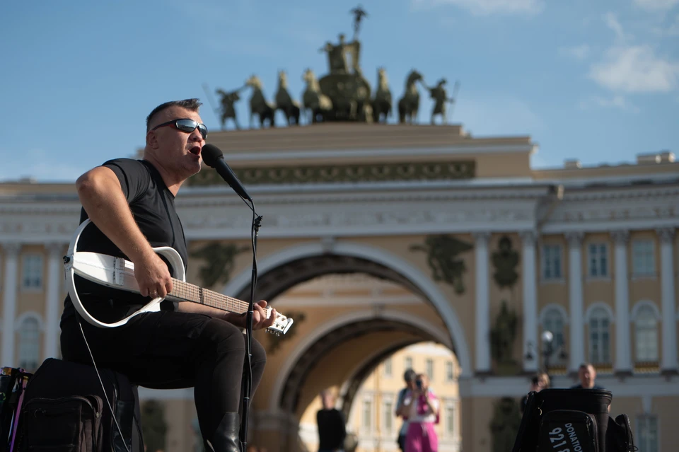 Количество жалоб на уличных музыкантов снизилось за пять месяцев в Петербурге.
