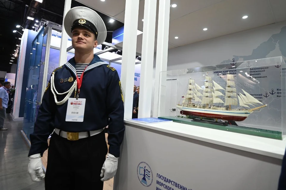 Что любопытного показали и обсудили на портовой выставке "Нева" в Петербурге.