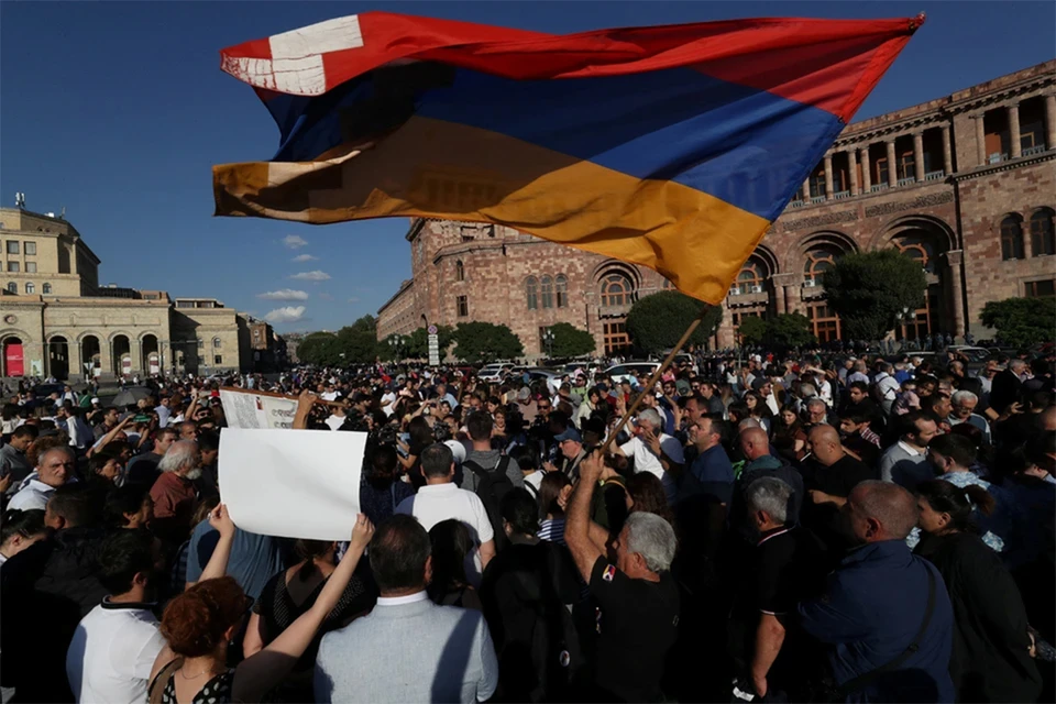 Протесты у дома правительства в Ереване завершились.