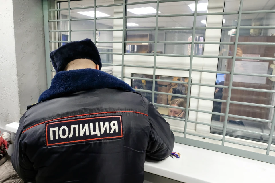 В Петербурге сотрудников МРЭО обвинили во взяточничестве.