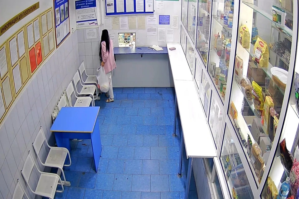 Жительница Новосибирска пронесла в СИЗО наркотики, спрятанные в еде и одежде.