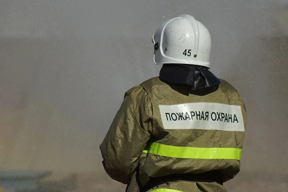 Пожар площадью в 500 кв. метров разгорелся в недостроенном здании в Новой Москве